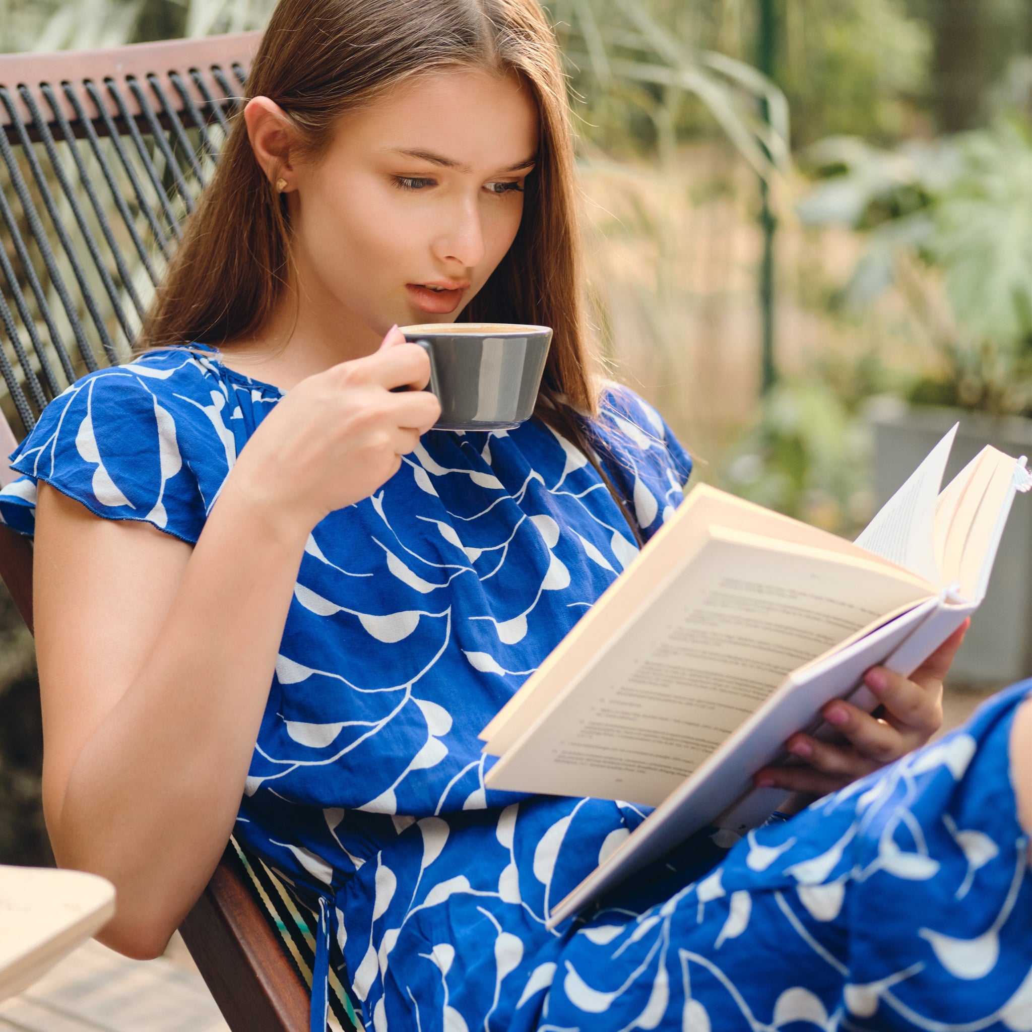 Café et Lecture à l’Ombre, l’Alliance Parfaite